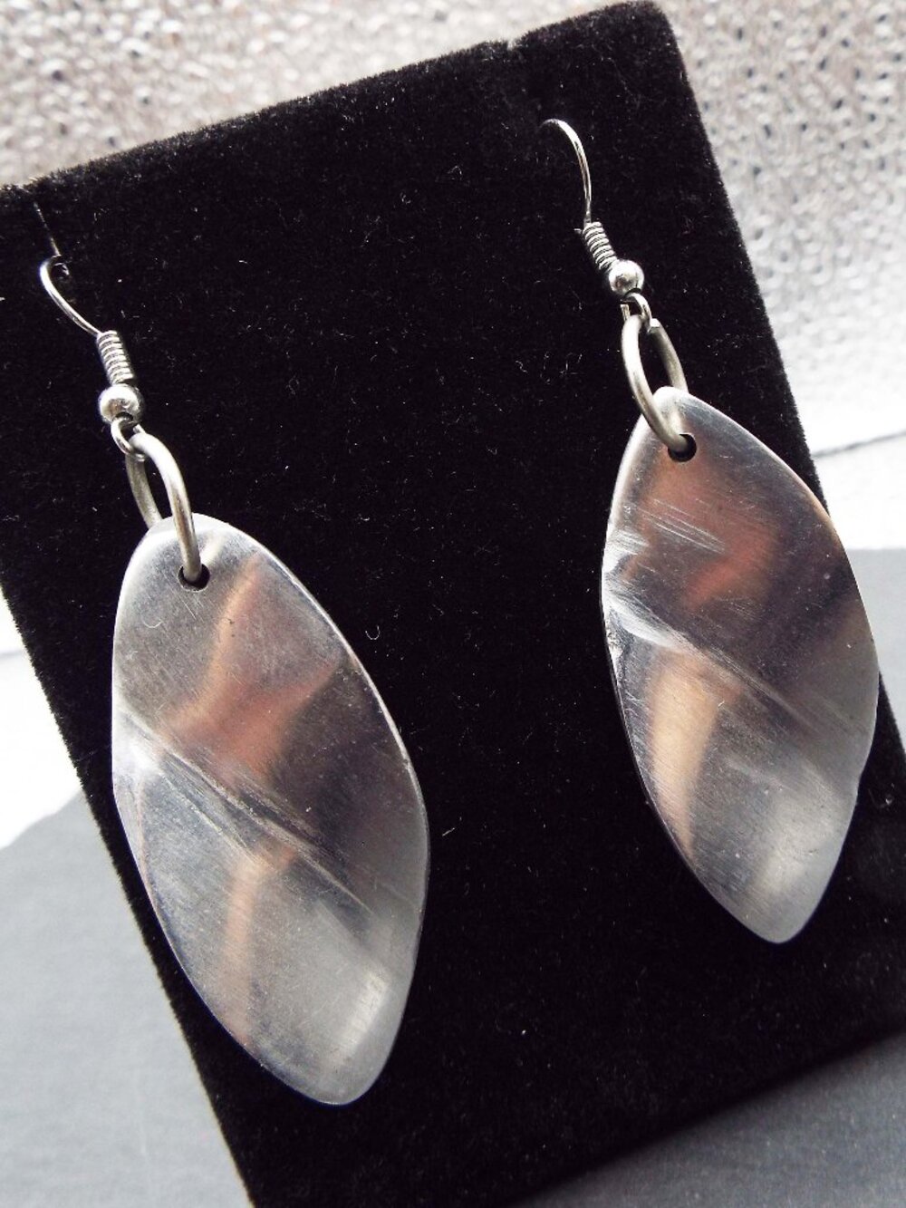 ARTISAN MADE SCULPTURAL TITANIUM "LEAVES" DANGLING PIERCED EARRINGS 19